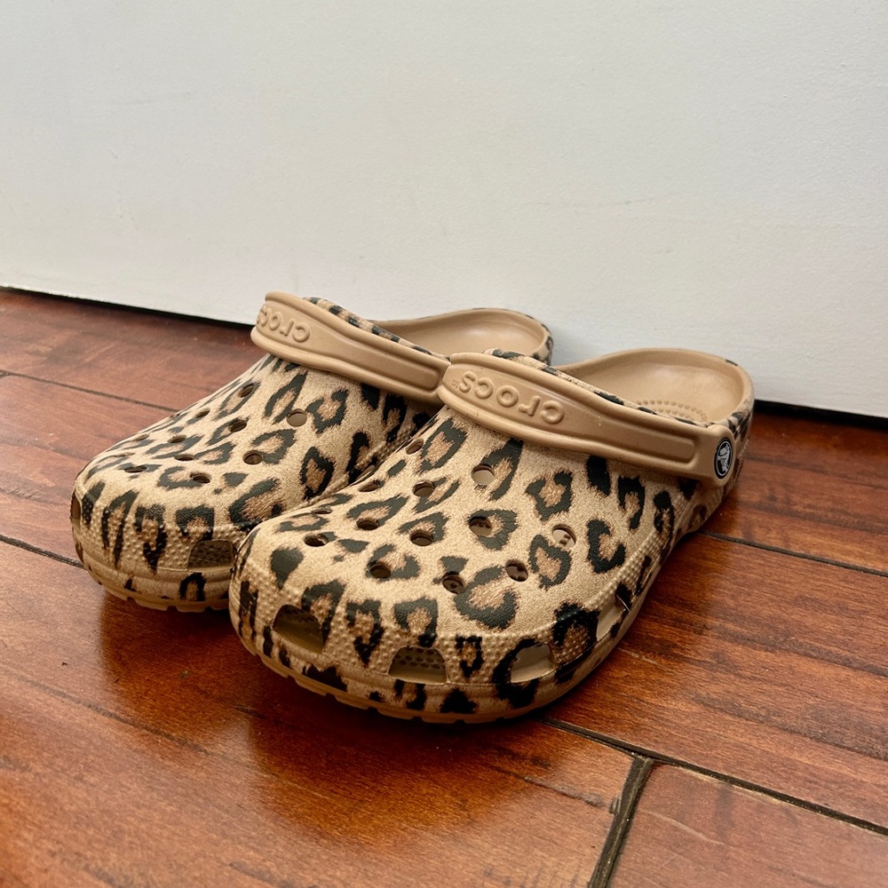 Crocs Cheetah Print Size 9